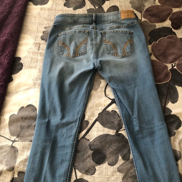 Girl’s Hollister Jeans - Picture 2 of 3